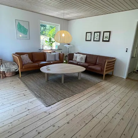 Nyaraló Charming House With Sea View And Large Plot Sandkås