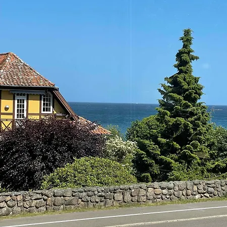 Charming House With Sea View And Large Plot Feriehus Sandkås