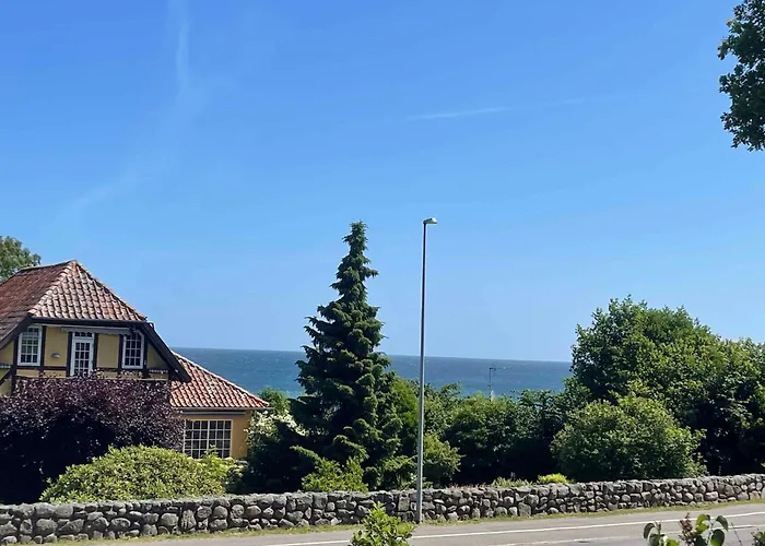 Charming House With Sea View And Large Plot Nyaraló